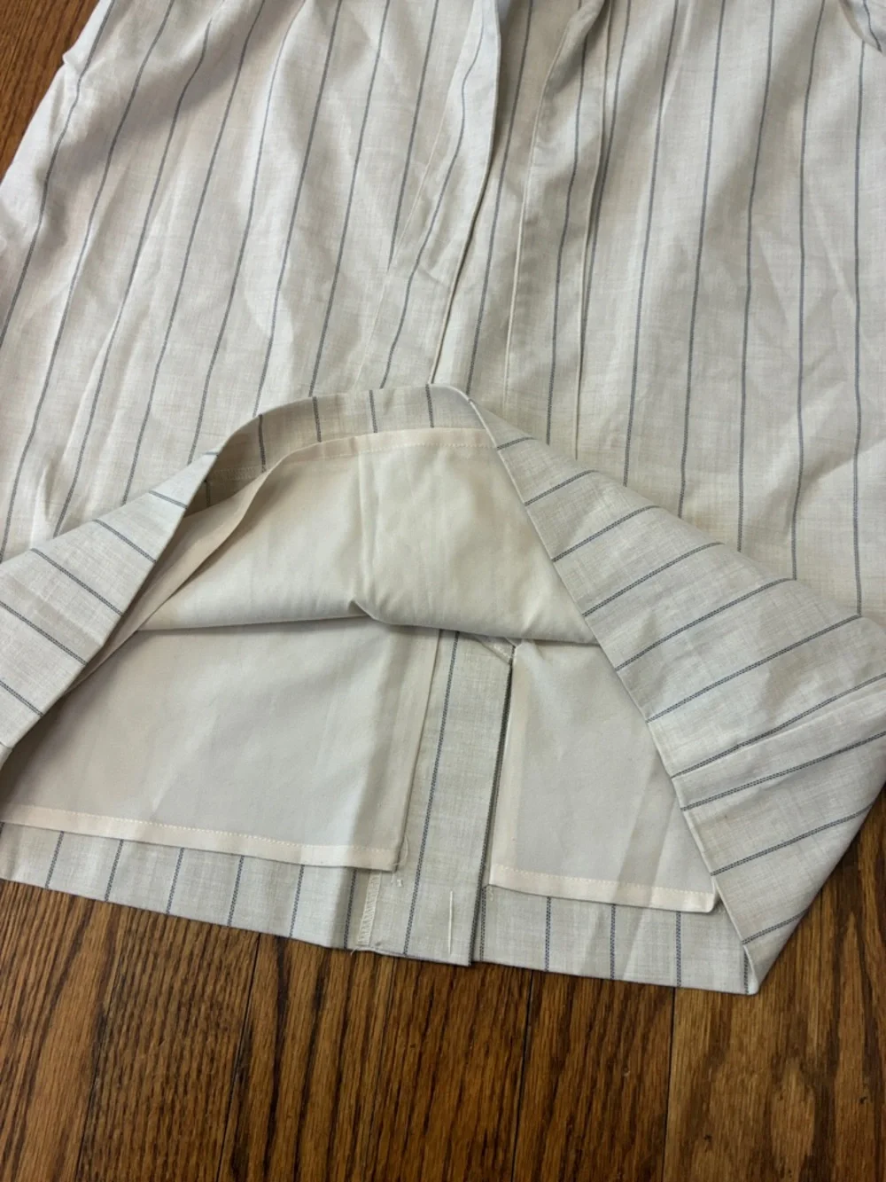 Banana Republic Cream Pinstripe Paperbag Waist Pencil Skirt size 6 petite